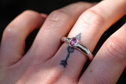 VOLUM with Pink Sapphire ring